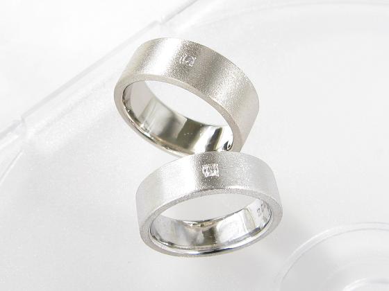 デスティニーダイヤモンドをセッティングした結婚指輪オーダー例