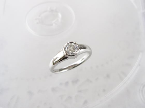 0.5カラット ダイヤモンド 婚約指輪｜人気 のシンプル デザイン。