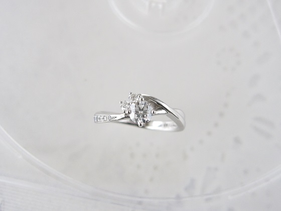 オーダーメイドエンゲージリング｜婚約指輪は人気のフルオーダー デザイン ダイヤモンド はお好みで