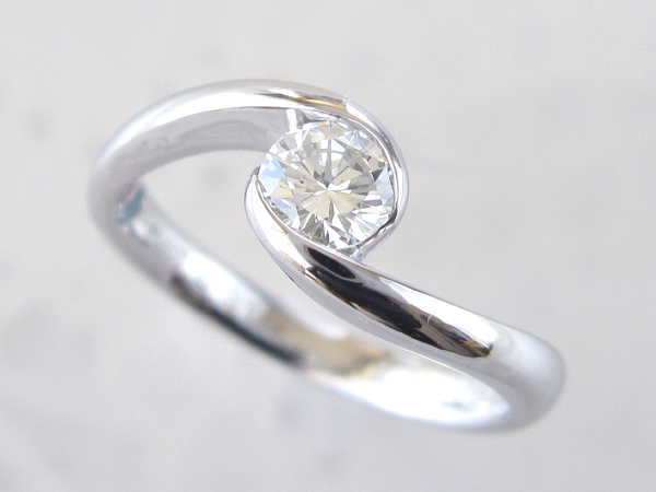 0.2カラット ダイヤモンド 婚約指輪｜人気 のシンプル デザイン。