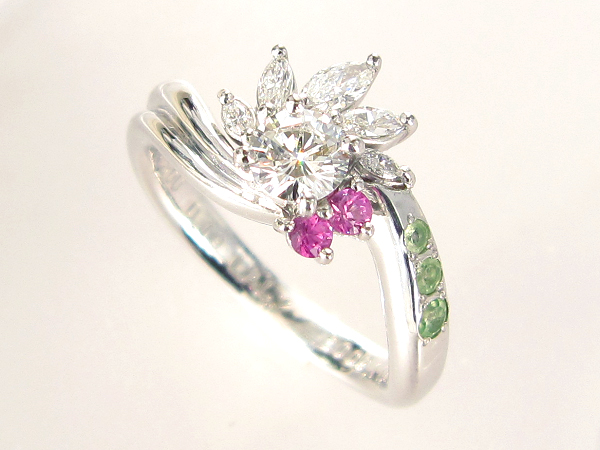 0.3カラット ダイヤモンド 婚約指輪｜人気 のシンプル デザインに 誕生石（サファイア・ペリドット） を入れて 。結婚指輪 と重ね付けも。