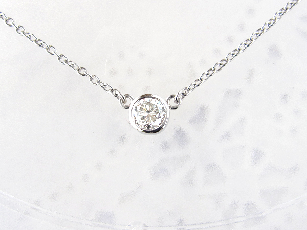スイートテンダイヤモンドのネックレス。1粒ダイヤの贅沢な輝き。